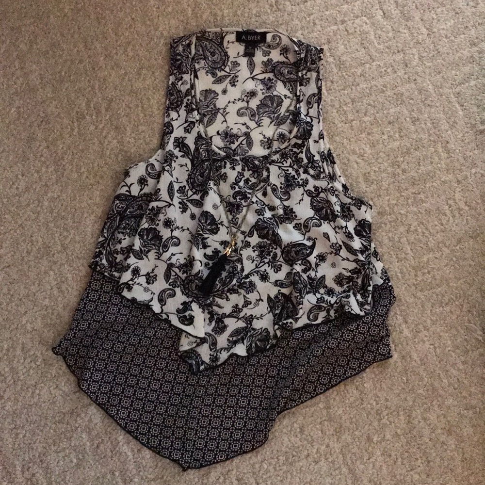 Cute blouse with attached layering necklace